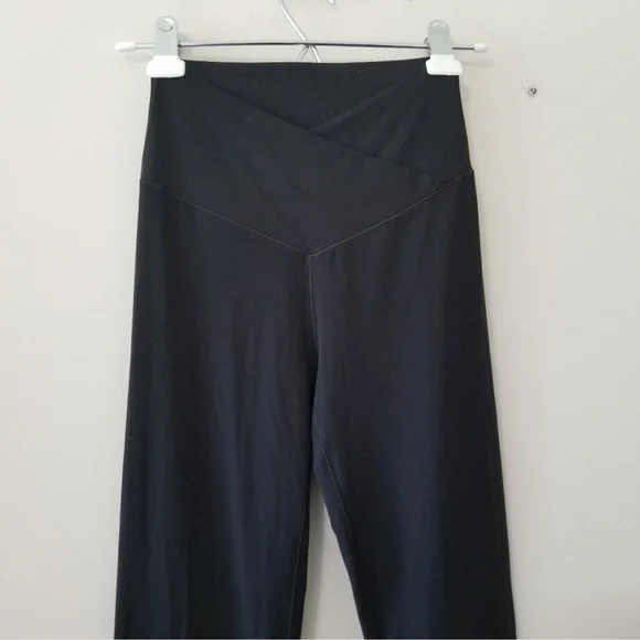 Aerie Offline Real Me High Waisted 
Crossover Super Flare Leggings Pants 
Size M - Picture 4 of 11
